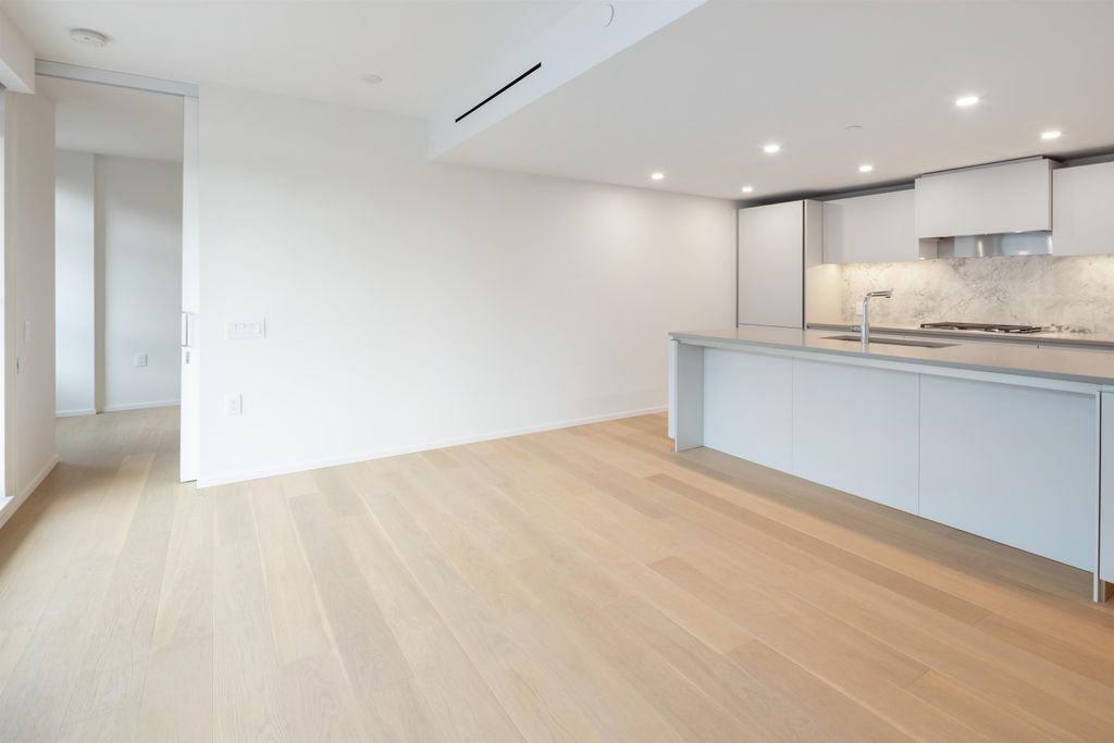 889 Pacific St, #706