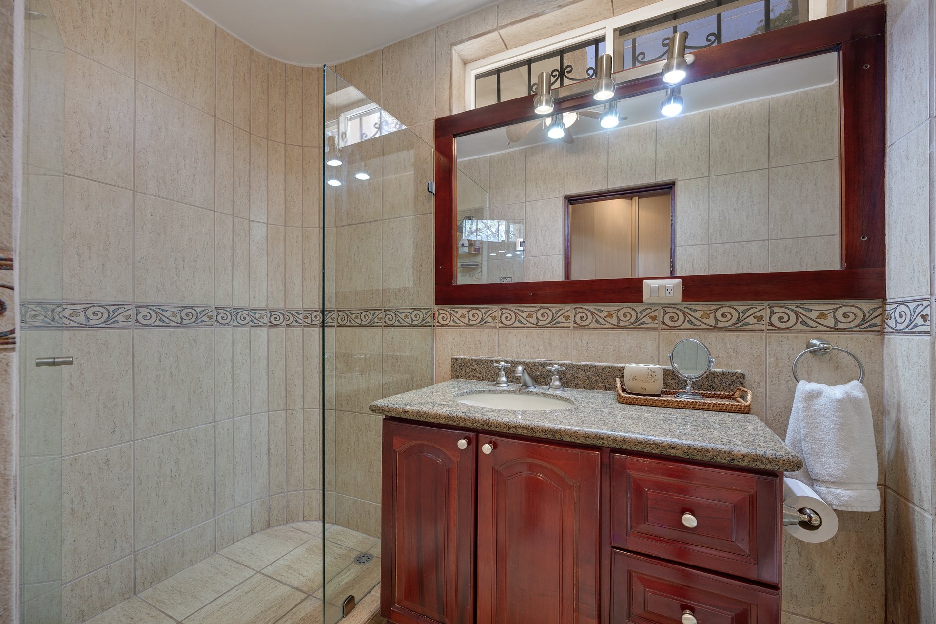 El Destino 1A | Beachfront Retreat in Surfside Potrero
