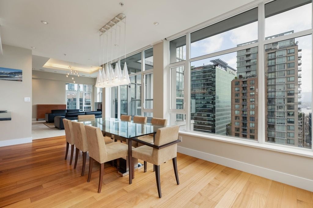 480 Robson St, #1901