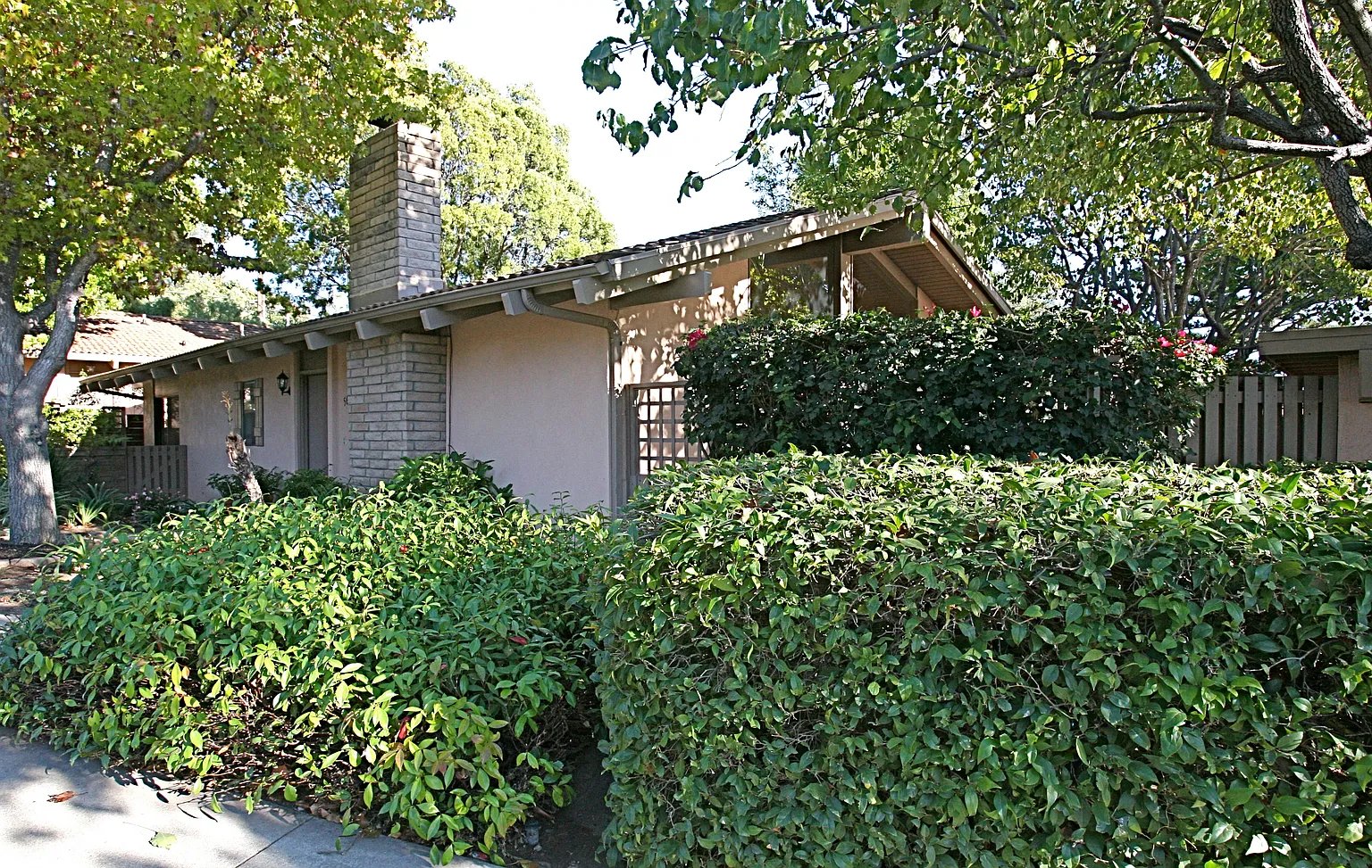 561 N La Cumbre Rd