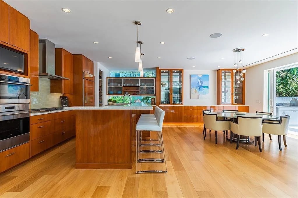 3560 Bayou Cir