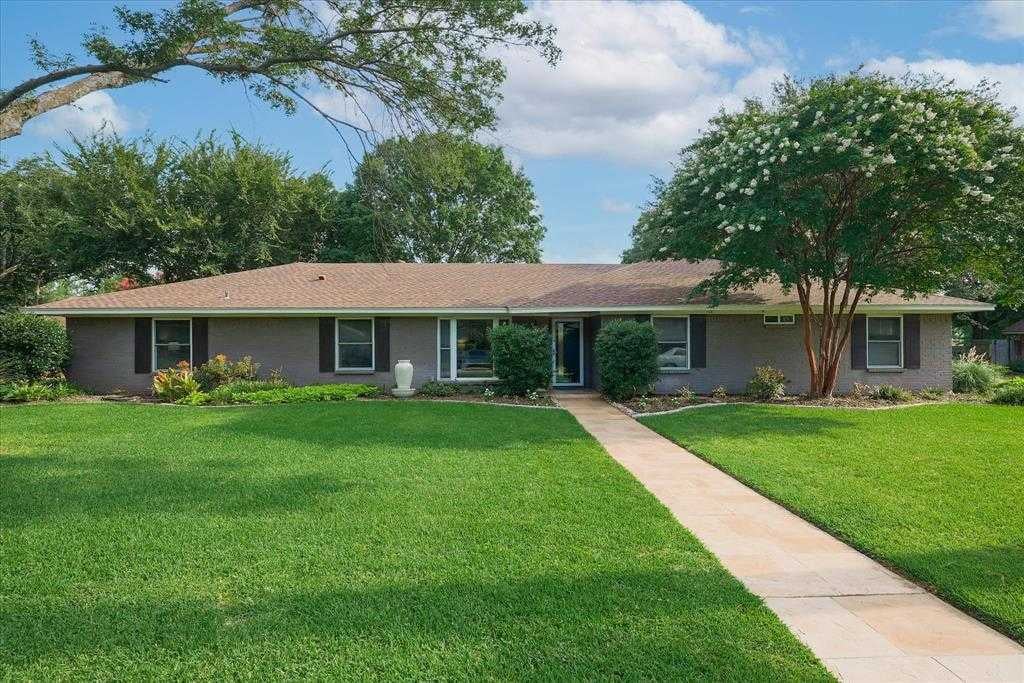 2134 Lakecrest Drive
