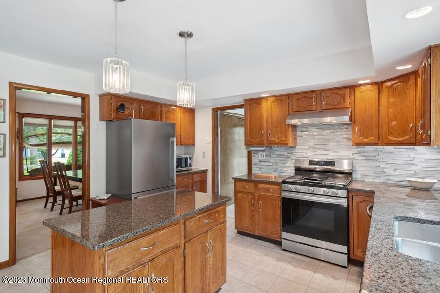 9 Blevins Ave
