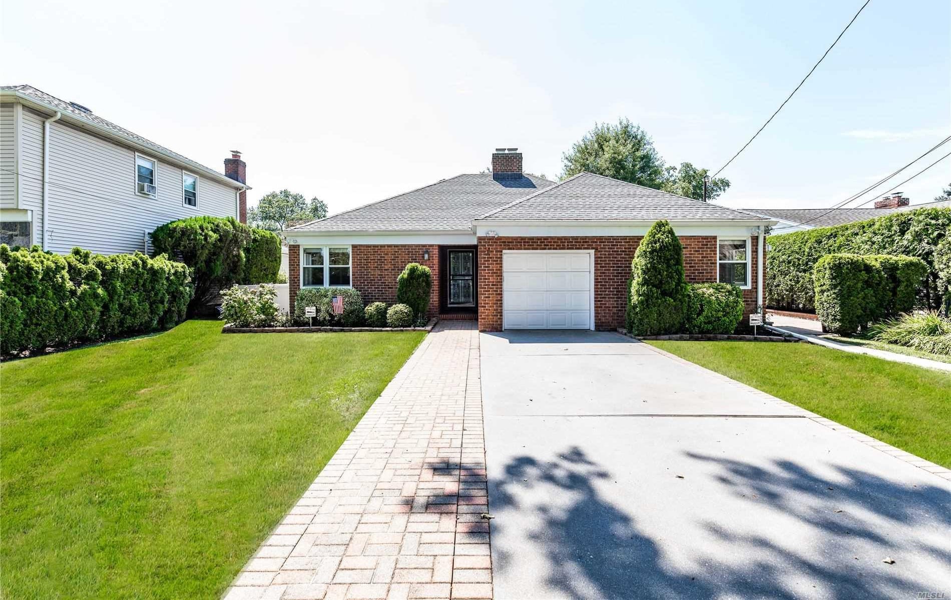 6 Stratford Ave