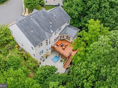 106 Calvary Ct SE