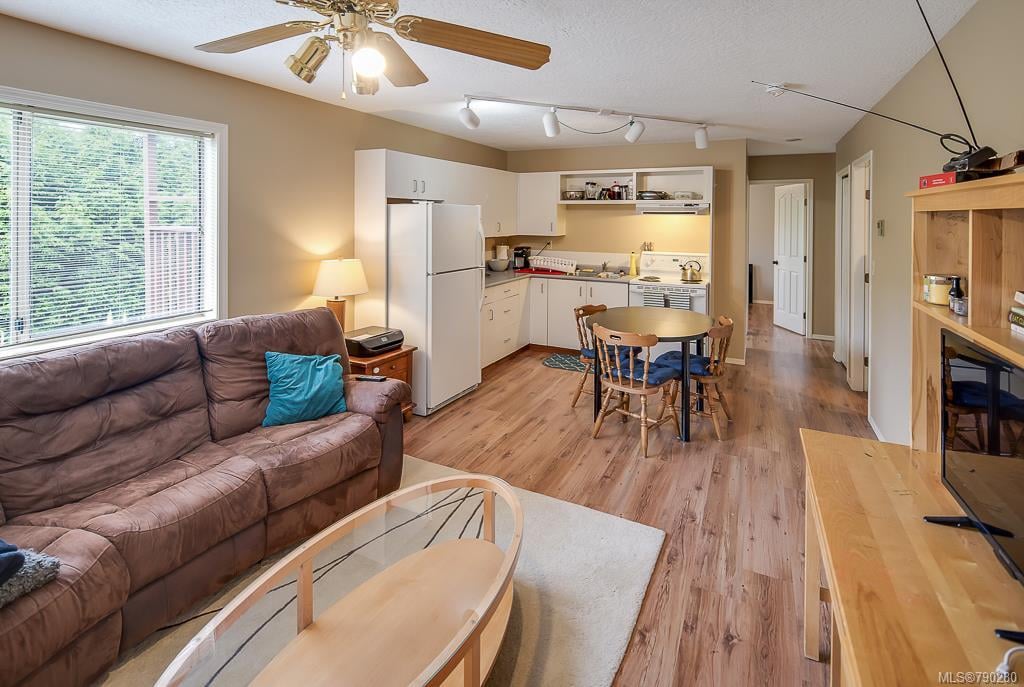 1366 Charles Pl