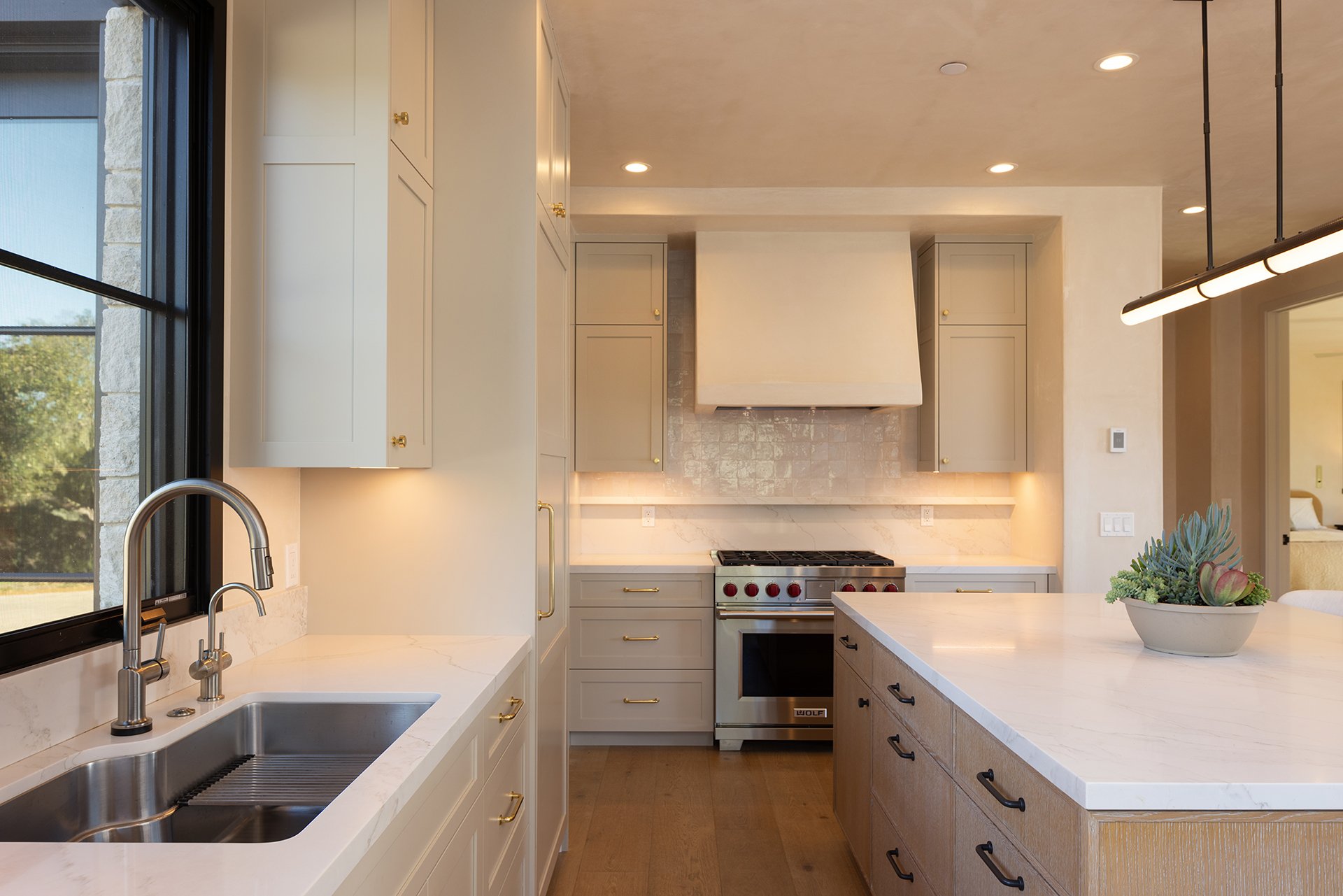 Este Canada | A Tehama Compound