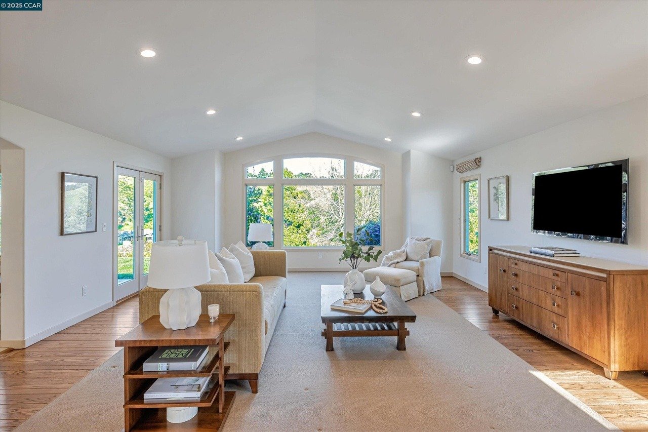 74 Warfield Dr