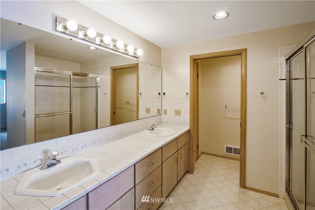 301-233 3rd Ave