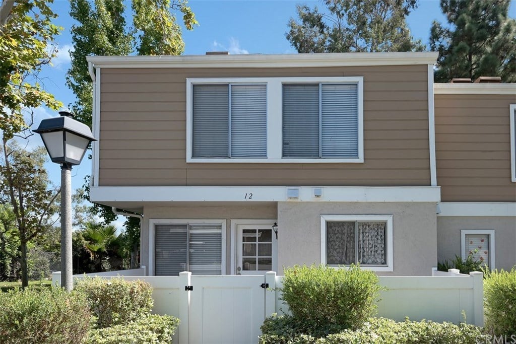 12 Birchwood Ln