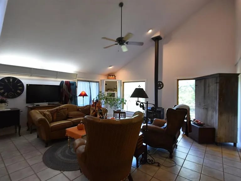 5261 S US Hwy 281