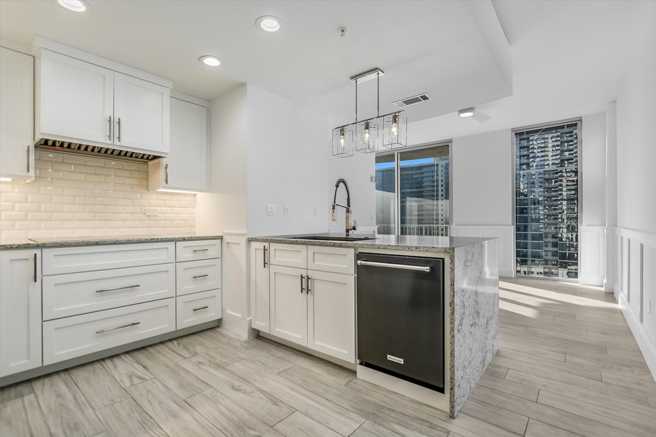 360 Nueces St #1808