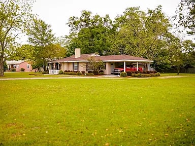 1215 S Main St