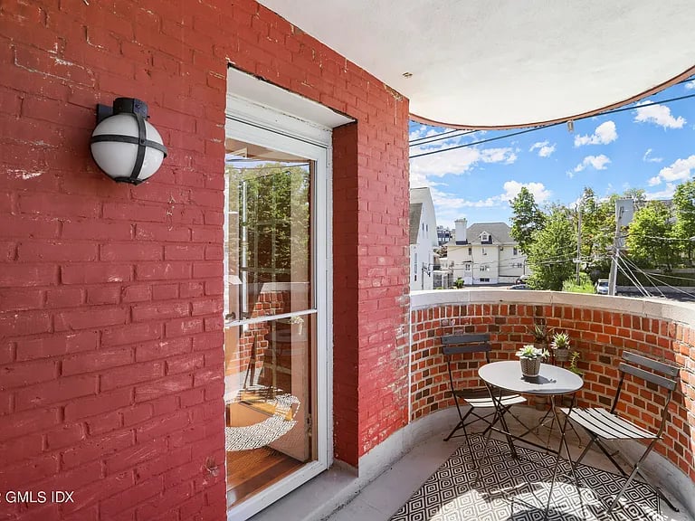 25 W Elm St APT 30