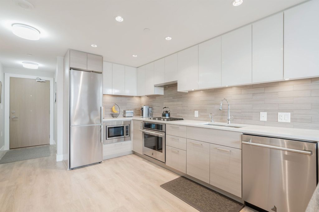 3451 Sawmill Cres, #303