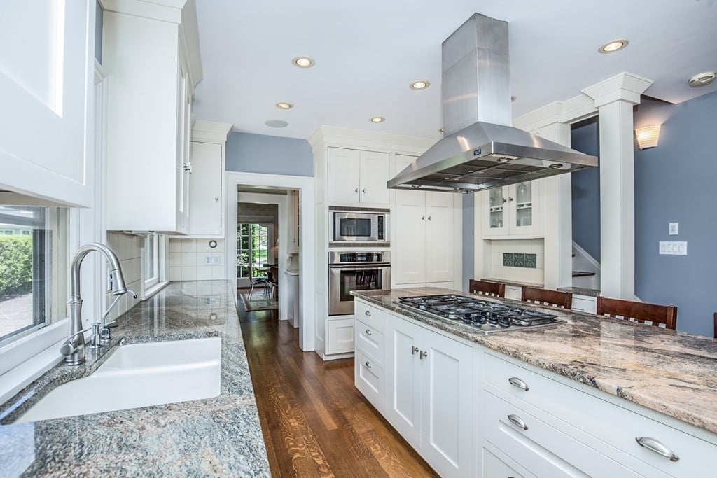 25 Beach Bluff Ave