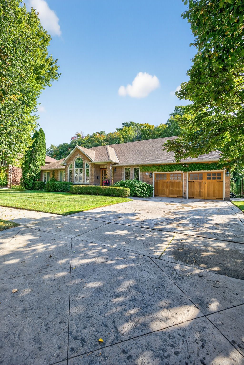 6 Falling Leaf Crt, Aurora