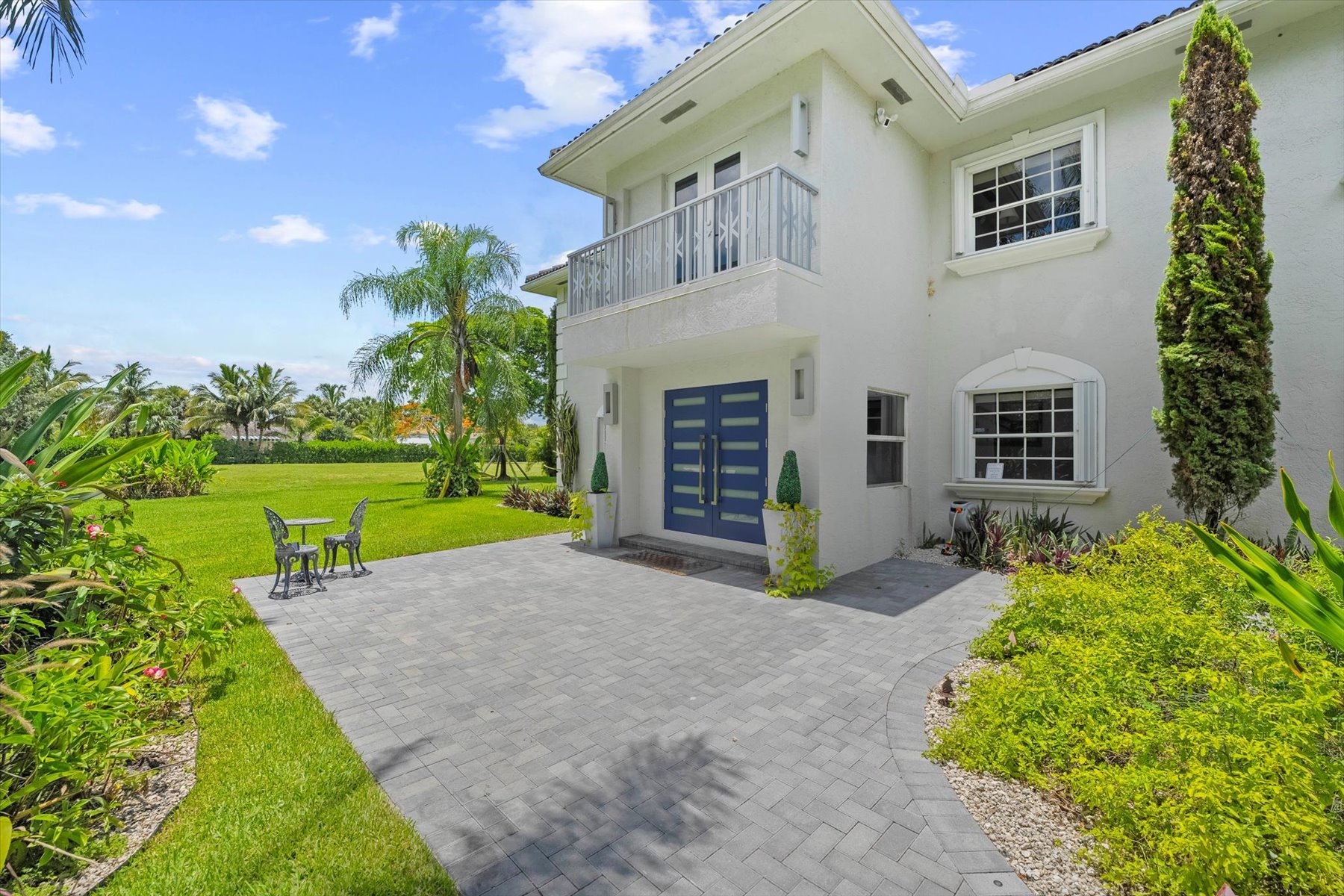 2900 Greenbriar Blvd