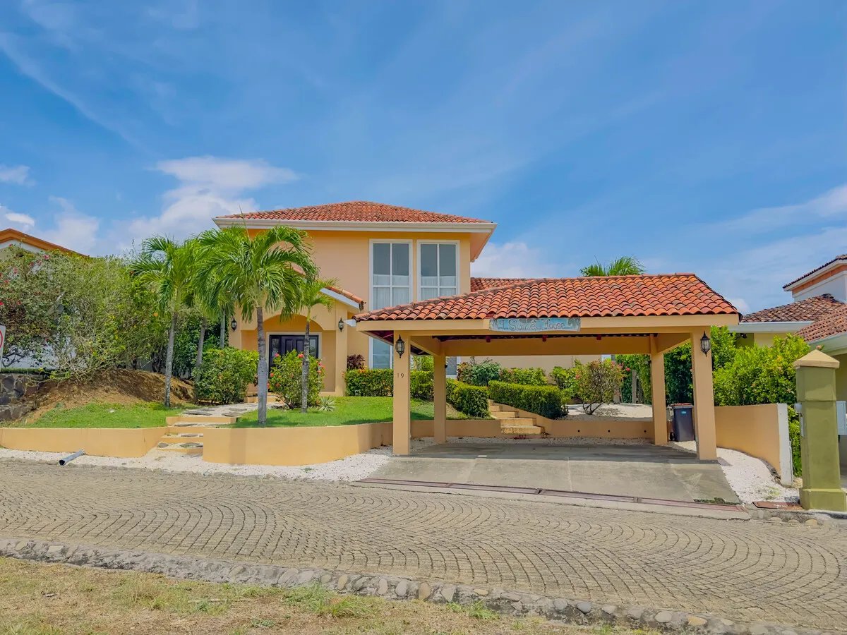 Ocean View Home in Altos del Cacique