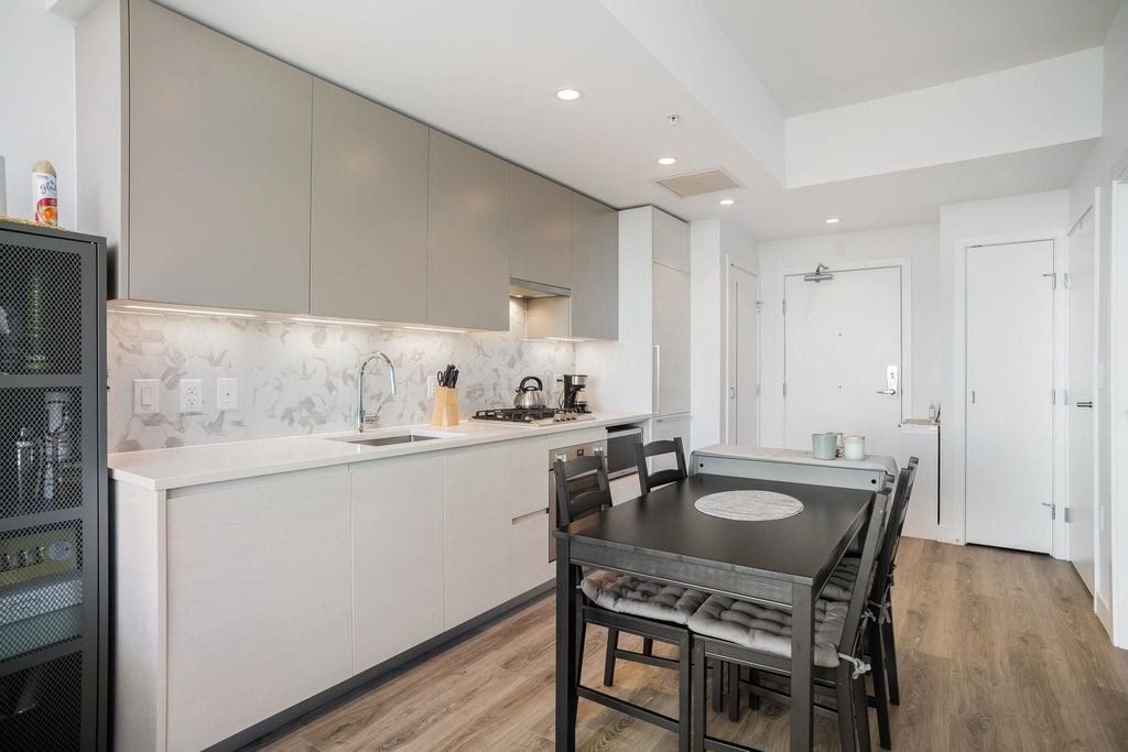 8181 Chester St, #507