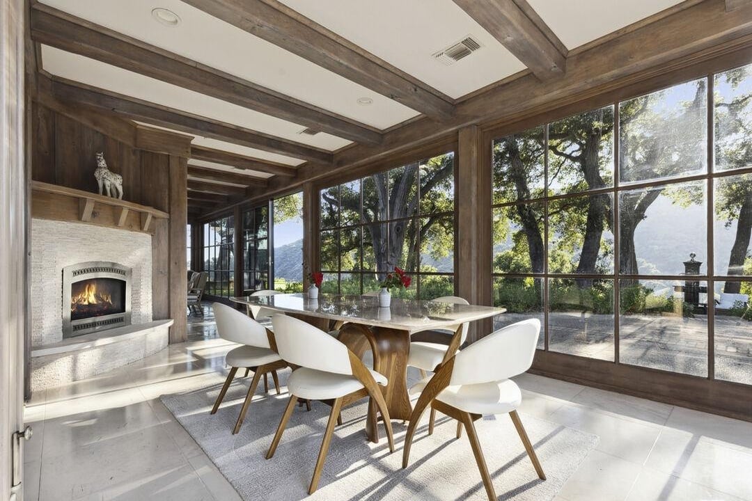 3100 Mandeville Canyon Rd