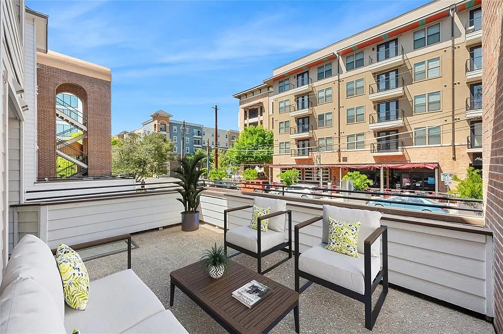 501 W 26th St, #124