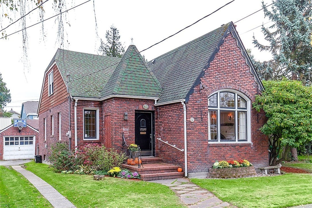 7320 16th Avenue NE