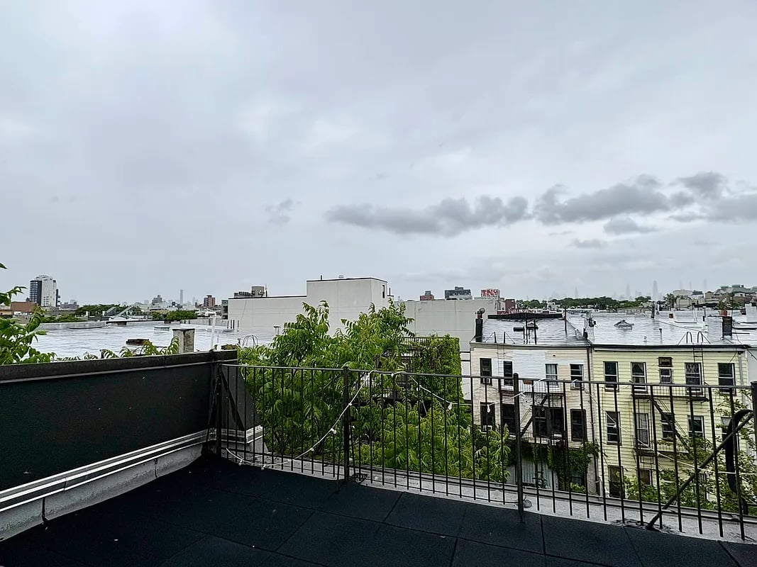 287 Harman St 3L