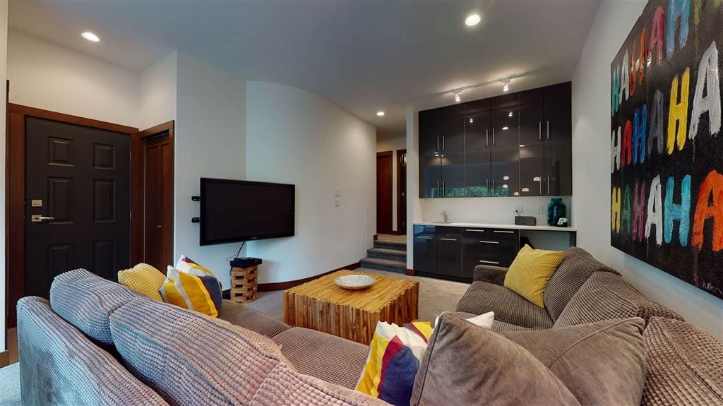 3554 Falcon Cres #2