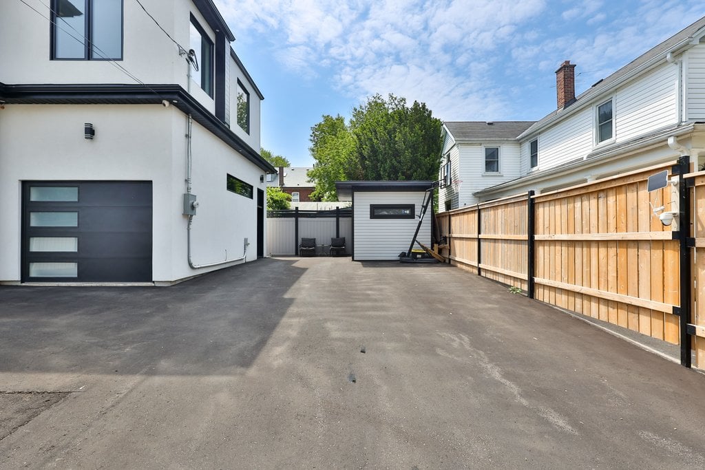 172 Royal York Rd