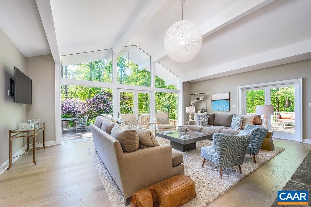 1015 Quail Hollow Ln