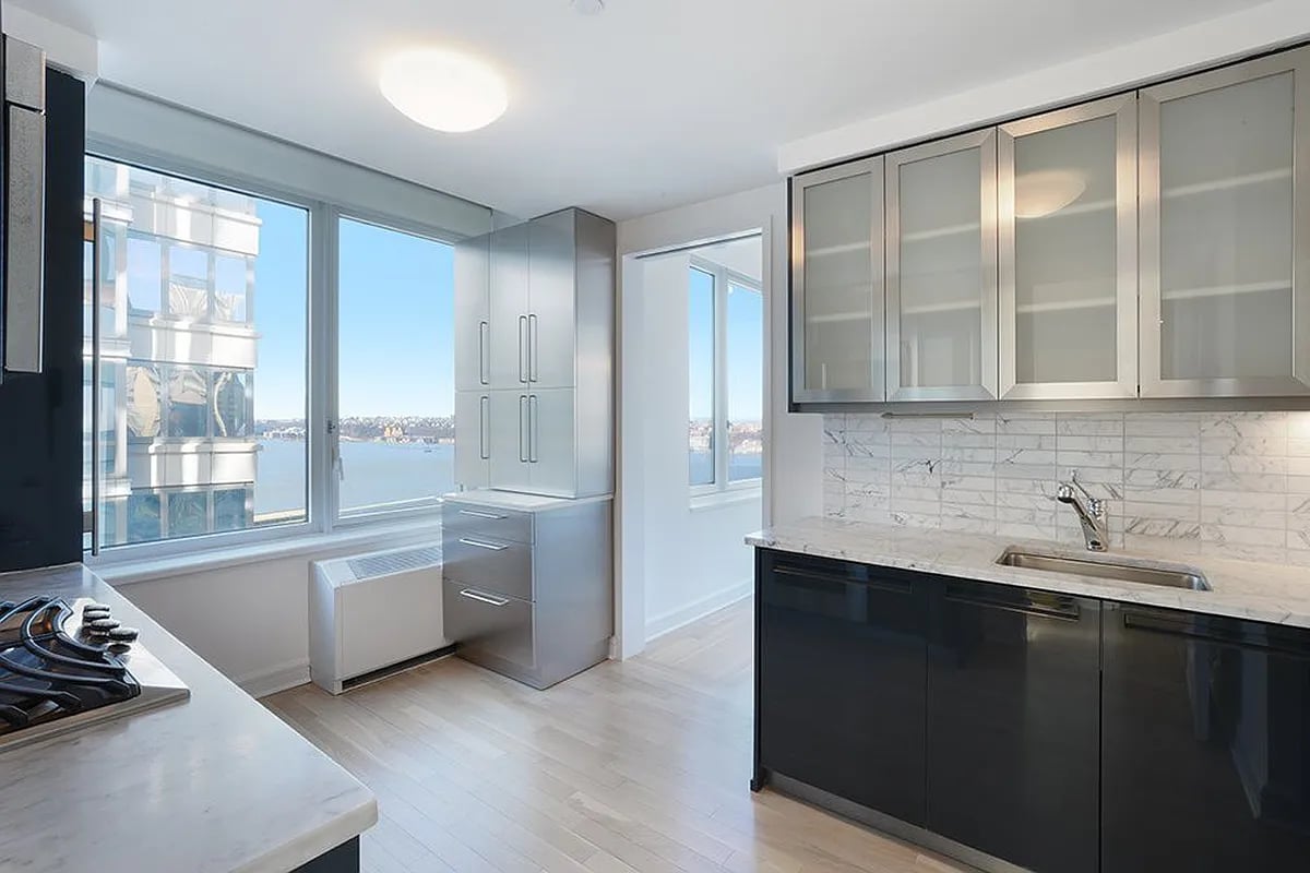 80 Riverside Blvd #25B