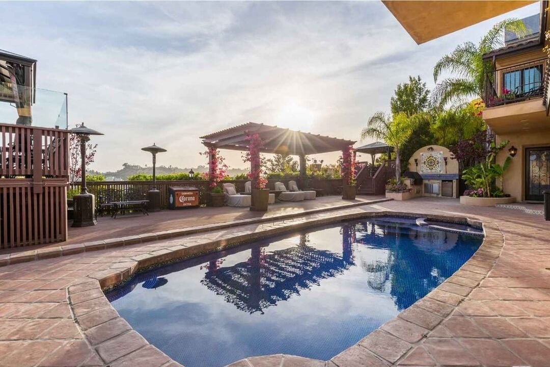 Celestia Crest, Venus Dr, 90046