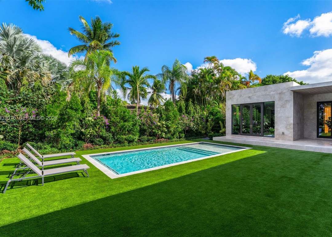 661 Melaleuca Ln