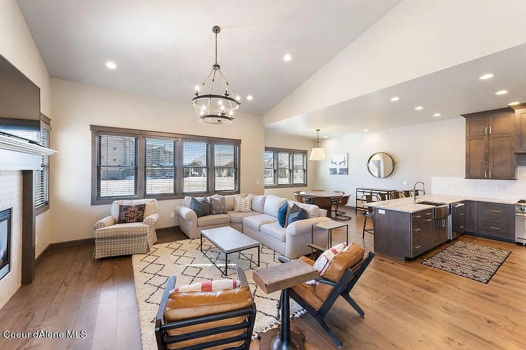 519 Lakeshore Ave UNIT 301