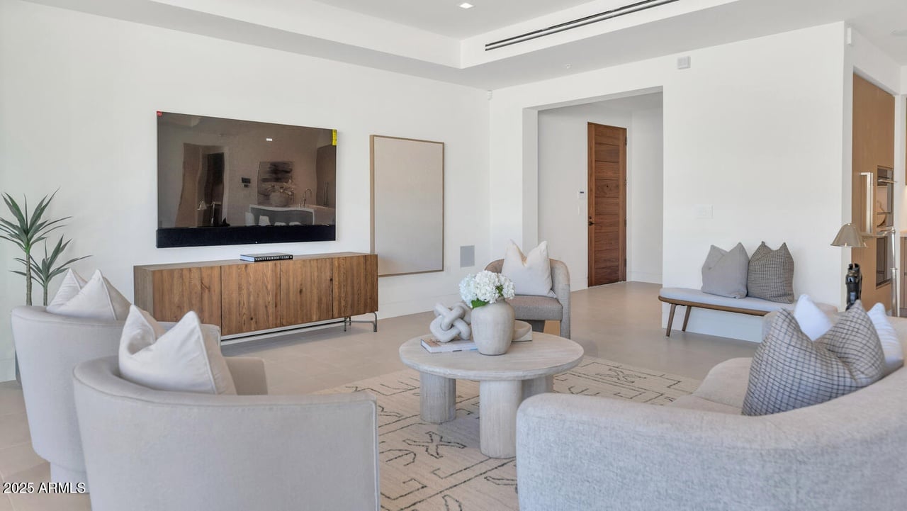 6587 N Palmeraie Blvd, #2007