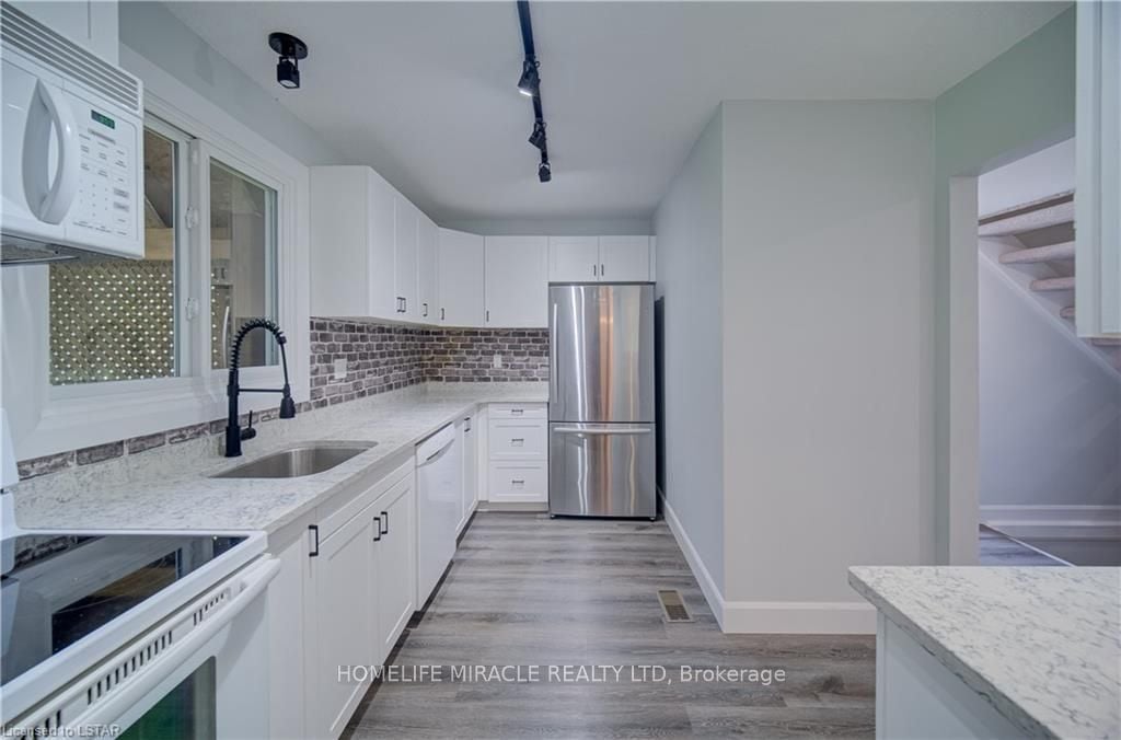 29 Ranchwood Cres