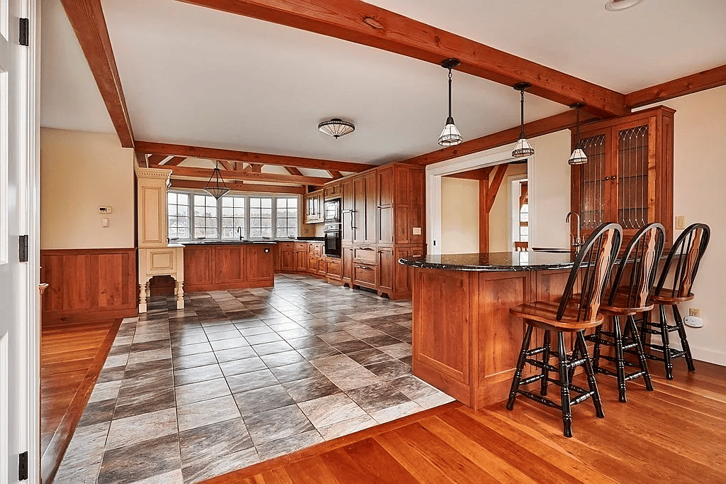 257 Leyden Rd