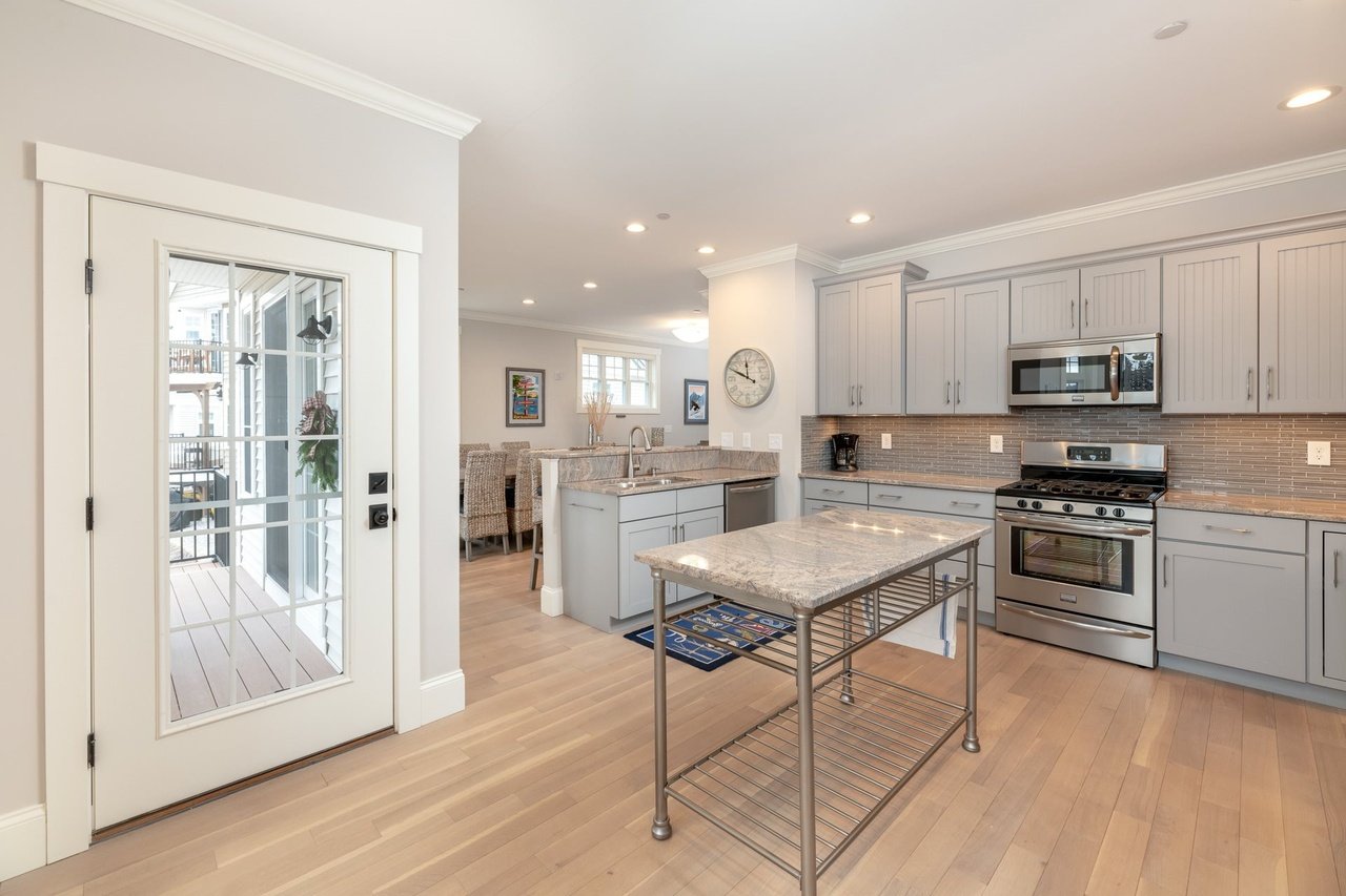 11 Island Dr