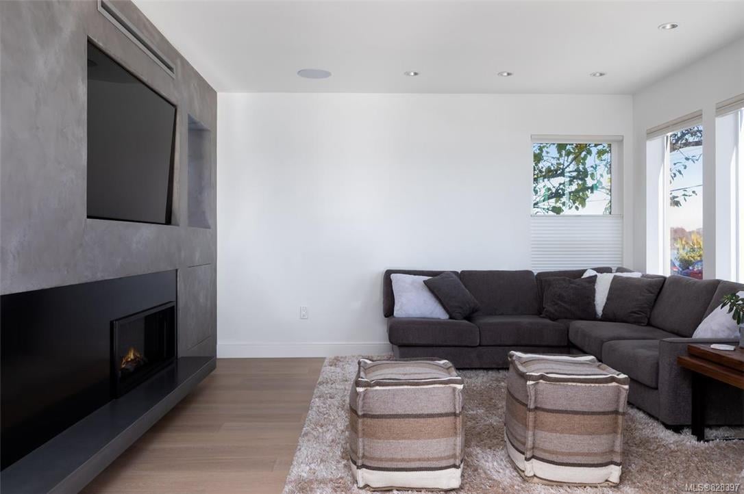2378 Esplanade