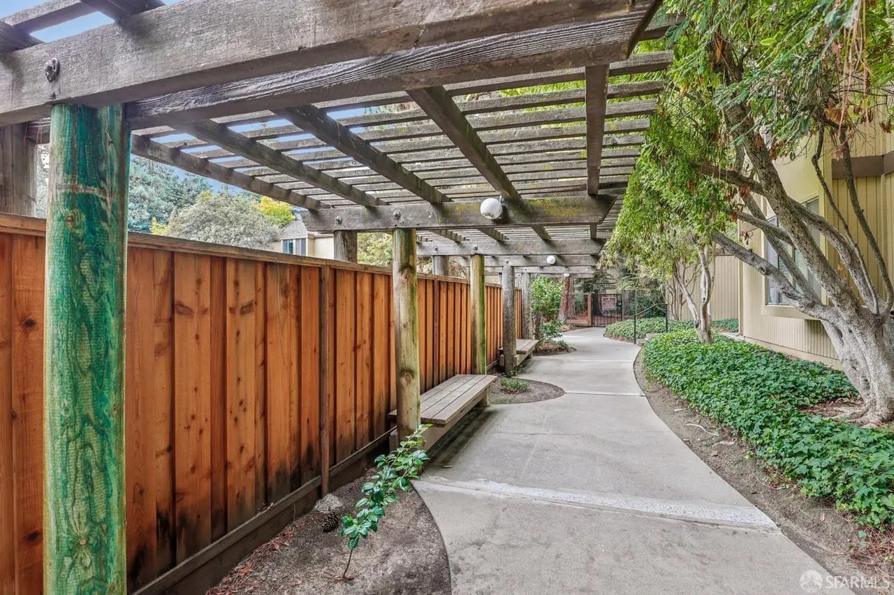 505 Cypress Point Dr, #40