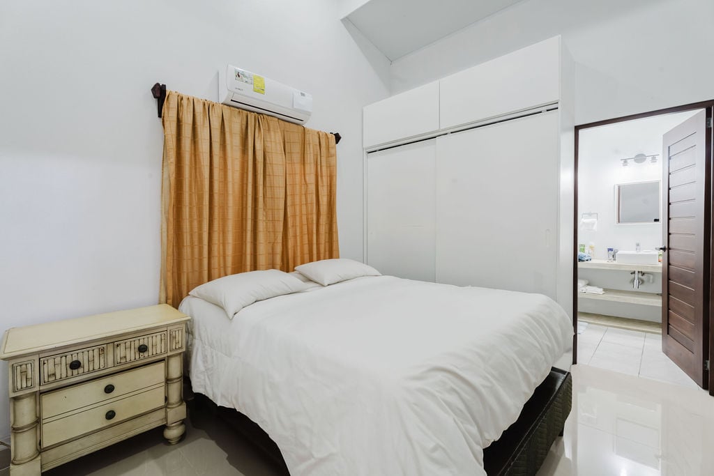 4 Boutique Rental Villas Plus Main House with Private Pool