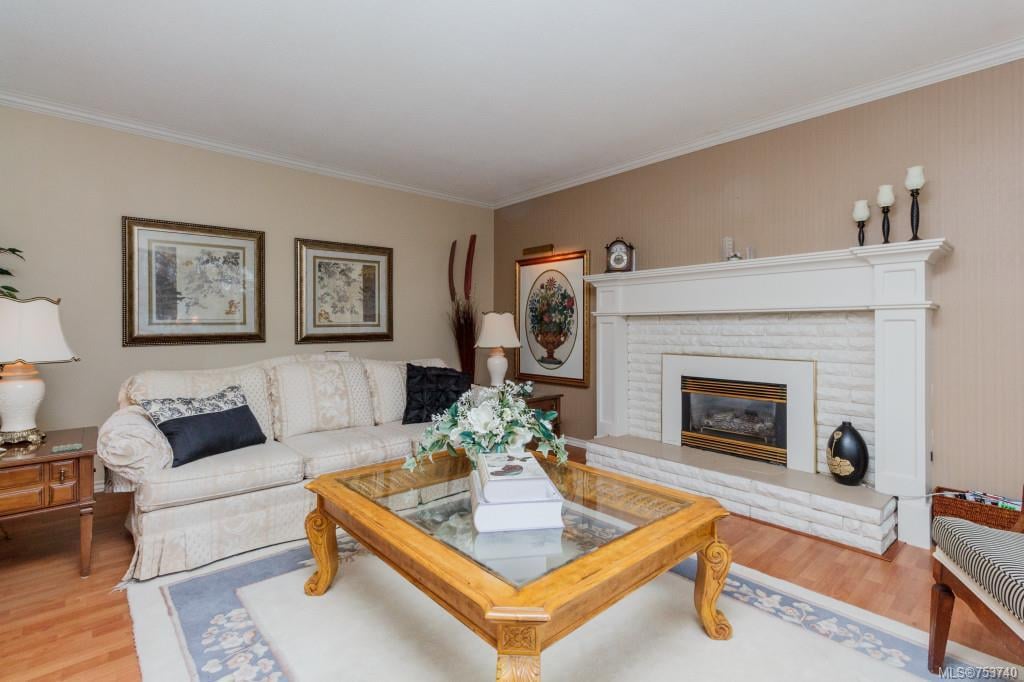 732 Thomasset Pl, Langford