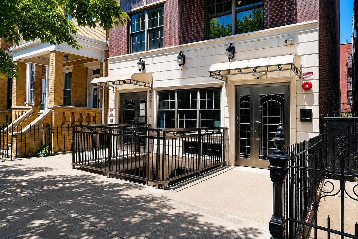 28-34 38th St | 8-Unit Apartment Building