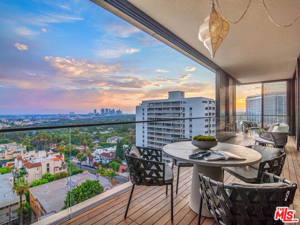 9040 W Sunset Blvd, #1103