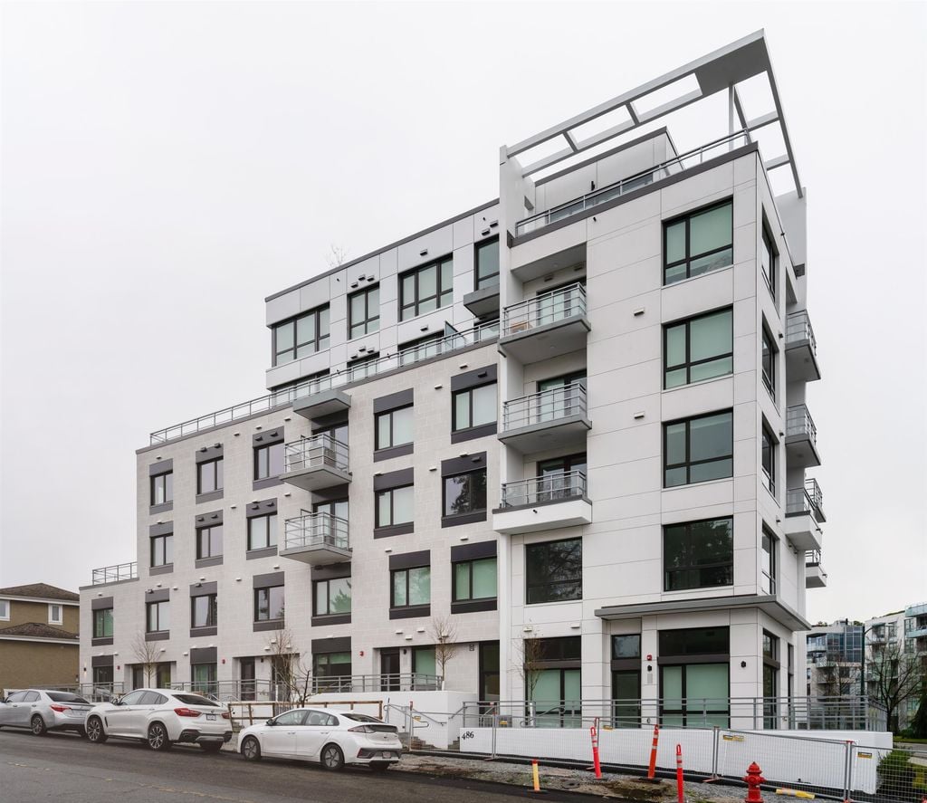 478 W 33rd Ave
