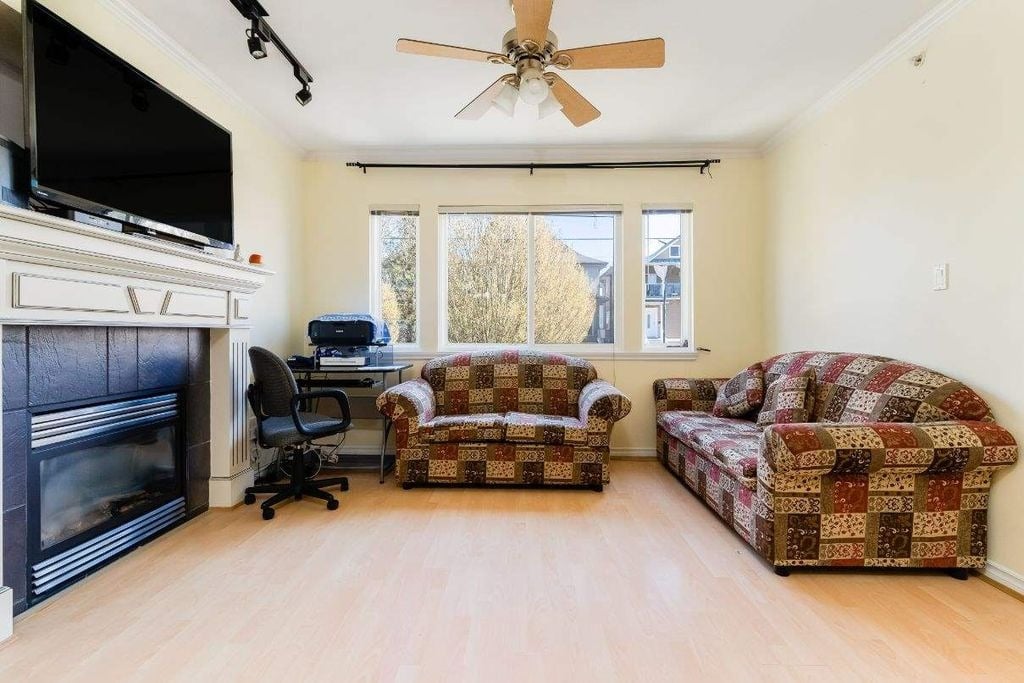 2821 Victoria Dr