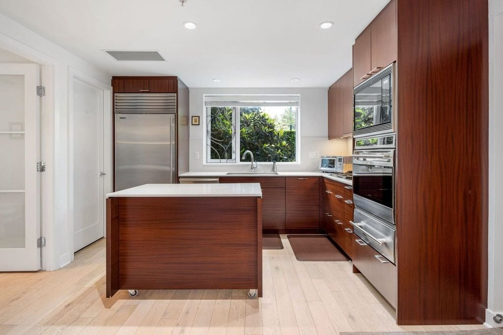Th2258 W 39th Ave