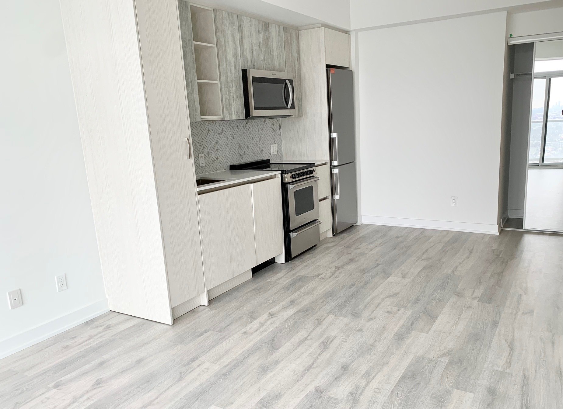 251 Manitoba St Unit: 2808
