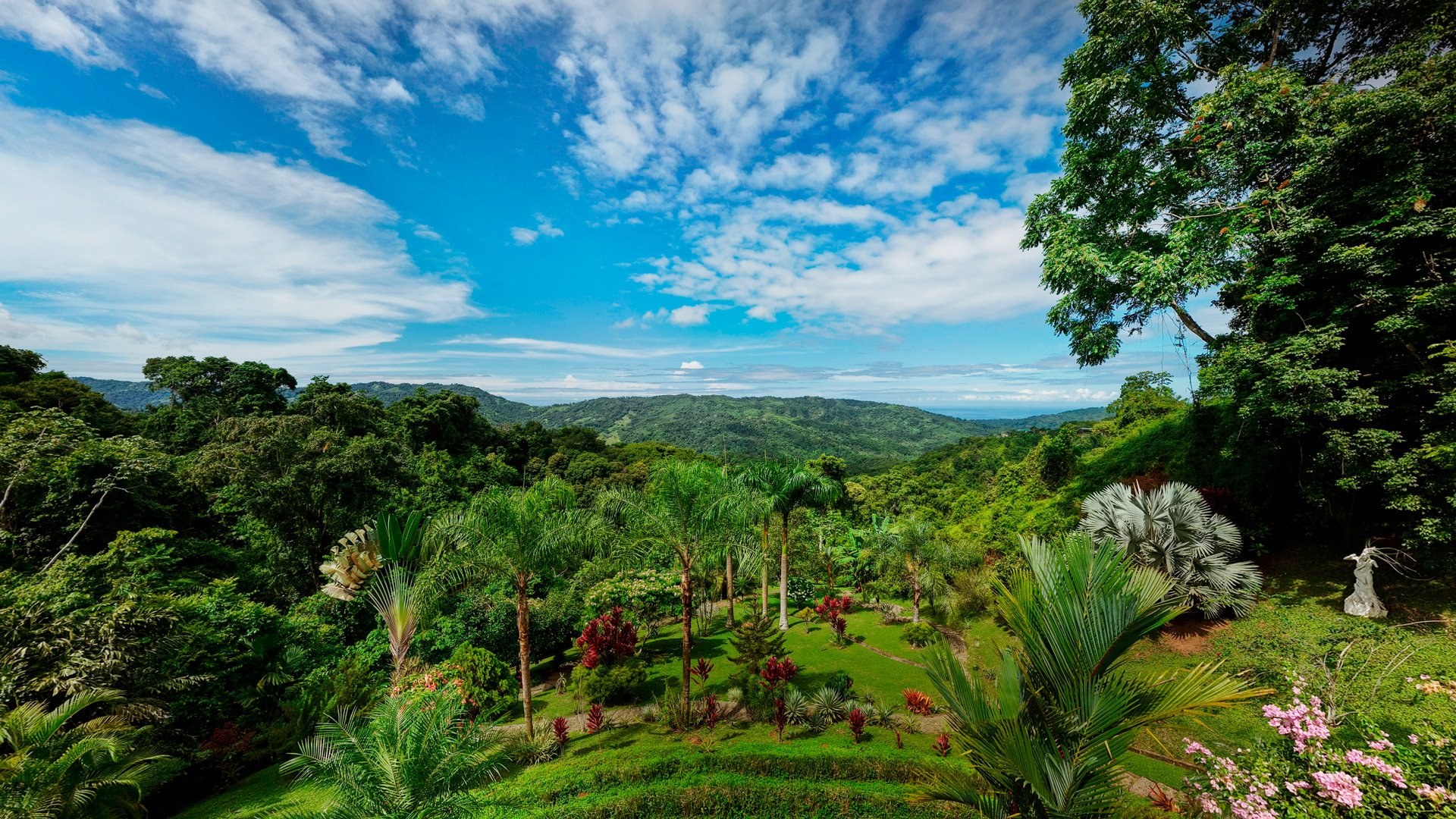 CASA ORQUIDEA – LUXURY HOME WITH OCEAN VIEWS IN GATED COMMUNITY